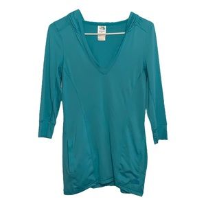 The north face lightweight women’s athletic hooded pull over aqua blue